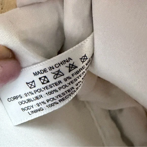 Chanel Beaute as Crossbody - Picture 7 of 10